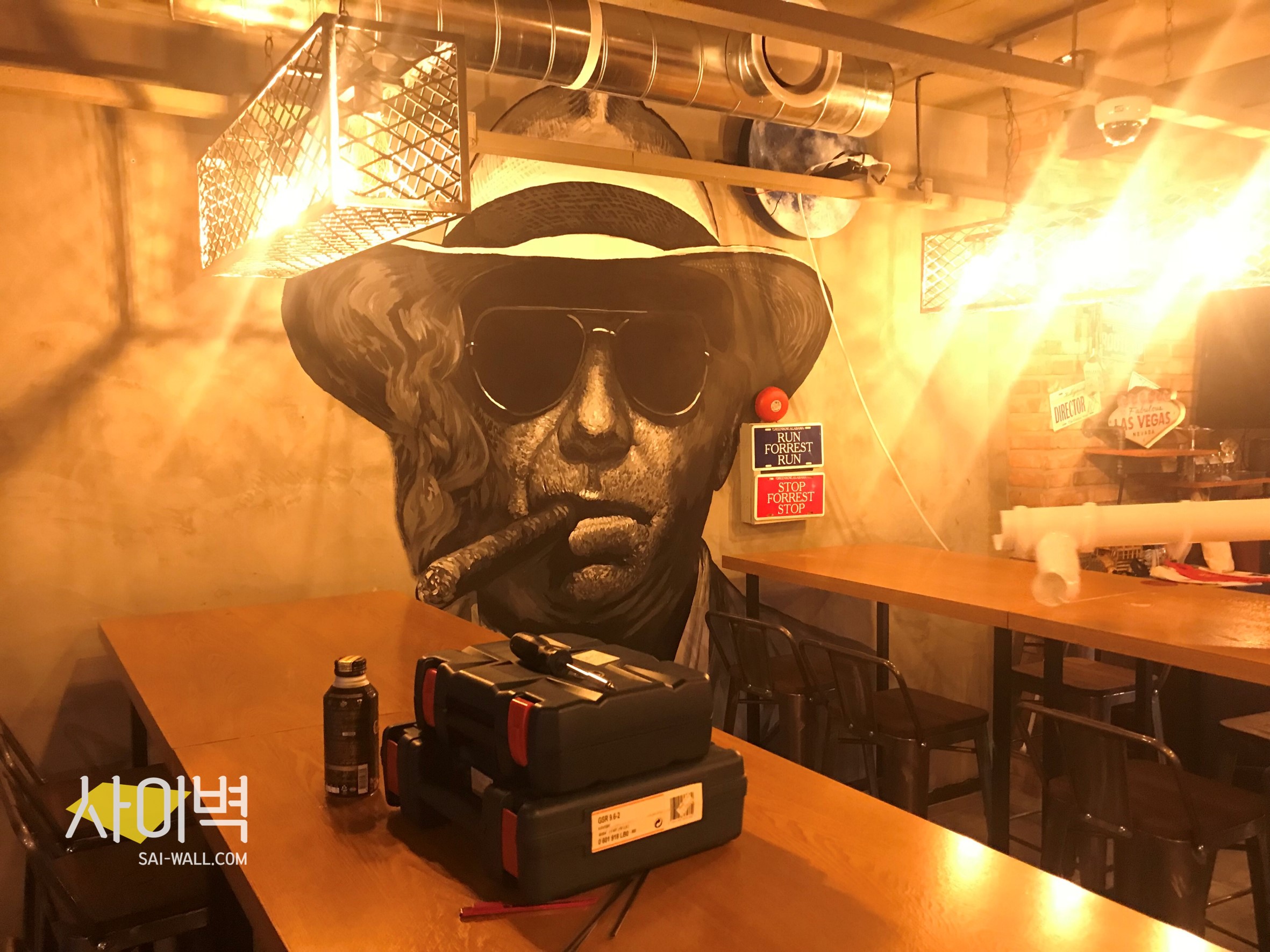 브로큰바스켓 펍 인테리어 벽화 시공 사진 2